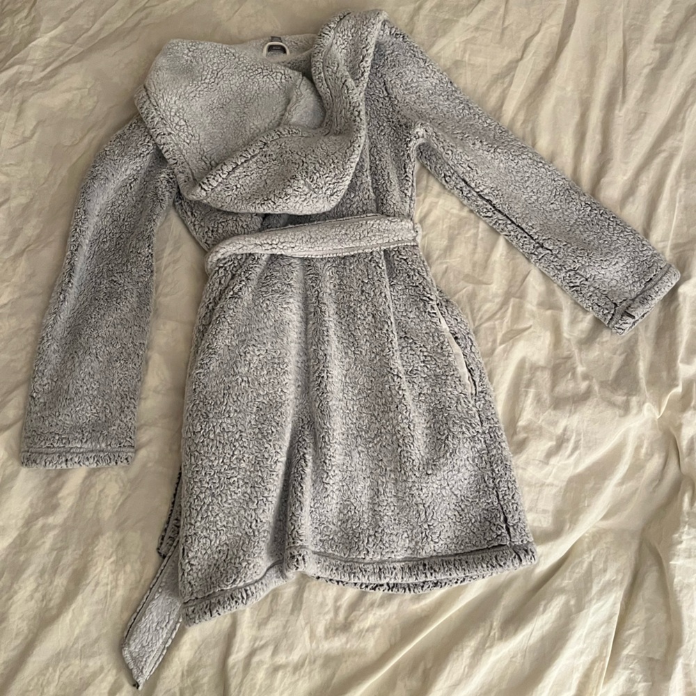 Aerie Robe - Picture 2 of 3